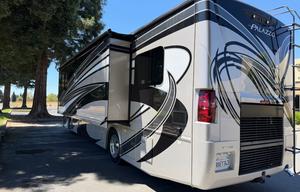 2017 Thor Motor Coach Palazzo 33.2