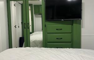 Earth Trekker 35’ Motorcoach for 7