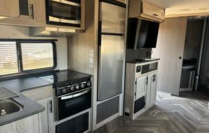 2022 Prowler 315BH RV rental photo 5