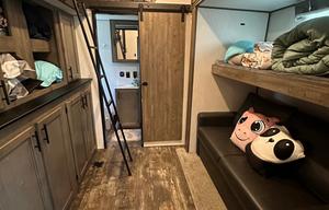 Comfortable Pet Friendly RV Loaded with Extras!!