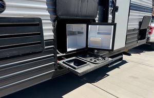 New RV. Sleeps 9! Unlimited Miles! Generator.