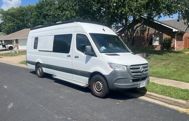 Biggski Camper Van