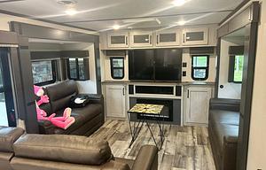 King bad with 2 pull out couches