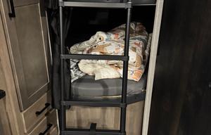 Fully Loaded NE Wisconsin Camper-Sleeps up to 10