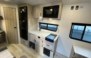 Welcome Aboard at the 2024 Silver Lake LE 17BHLE