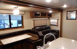 Luxury Lacrosse Camper RV Rental 35'
