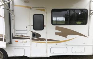 2014 Winnebago chalet 31JR Bunk house #10