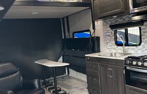 2021 Genesis Supreme 29 CK RV rental photo 8