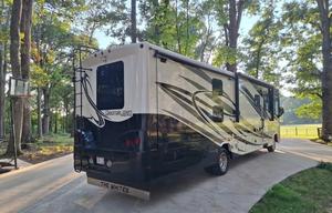 2014 Georgetown 351DSF RV rental photo 5