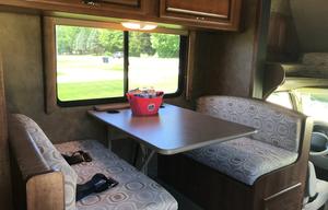 2014 Fleetwood RV Jamboree Sport 31M- LOW Miles