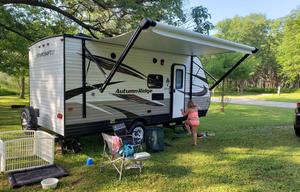 18’ Autumn Ridge: Sleeps 5, Easy Tow, Cozy!