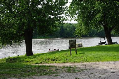 BI Boat Ramp and Boats along shoreline