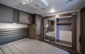 C16 *NEW* Leprechaun 8Sleeper 2 SlideOut rooms WOW