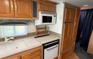 34’ Windsong RV – Low Miles, Sleeps 7