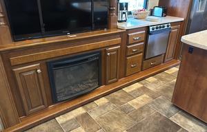 Clean and Comfortable 39’ Heartland Bighorn 3575EL