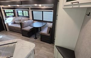 2022 Jay Feather 27BHB RV rental photo 5