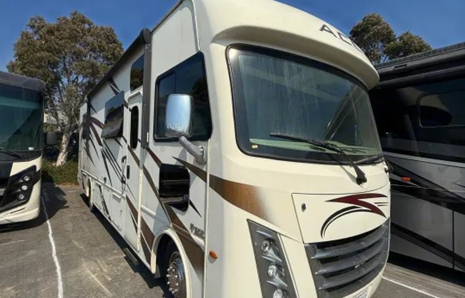 A9 Luxury Thor Sleeps 8 w/ Starlink Private Master