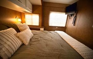 Alaska Adventure RV | Sleeps 6 | Easy Drive