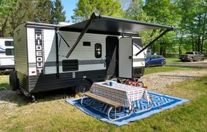 Family-Friendly, Easy-Tow Camper Sleeps 6 w/Bunks