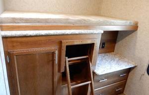 Luxury Lacrosse Camper RV Rental 35'