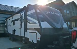 Voyager - Luxury 34ft trailer with 2 rooms & solar
