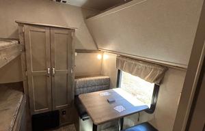 2019 Palomino Puma w Outdoor Kitchen Sleeps 10