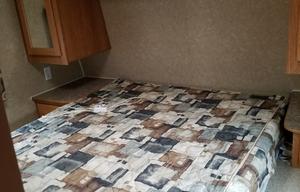 2009 Gulf Stream Kingsport 295 QB LE Trailer