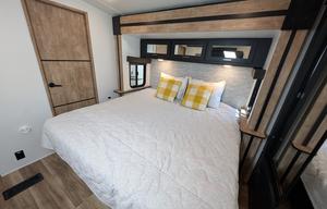 Outback: Chef's kitchen, King bed, 3 slides, Solar