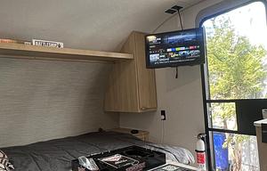 Lightweight trailer perfect for family getaway!