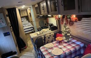 "Dingo" Coachmen RV Freelander 27QB