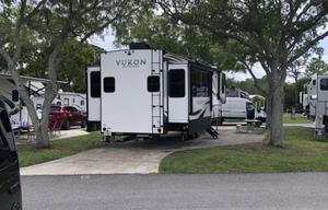 Bonnaroo Friendly 2022 Dutchmen Yukon Gaal1550