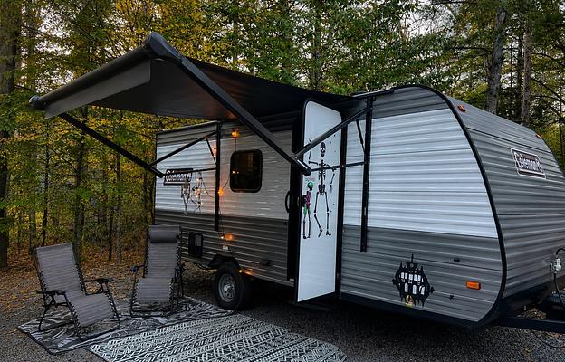 2024 Coleman Lantern 17B – Family & Pet Friendly!