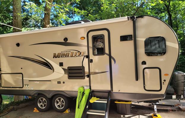2020 like new Forest River RV Rockwood Mini Lite,