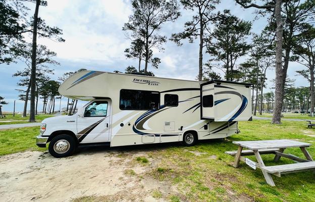 2018 28 ft Thor Motor Coach Freedom Elite