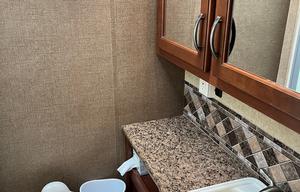2015 Thor Freedom Elite 28’ Motorhome, Low Mileage