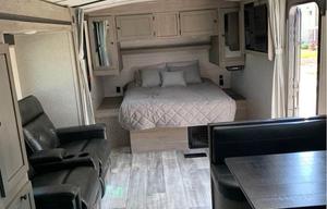 'Kitty' Keystone RV Outback Ultra Lite - ACO497