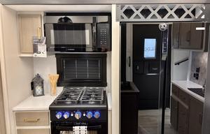 2025 Forest River RV Salem Hemisphere 38VERANDA RV rental photo 13