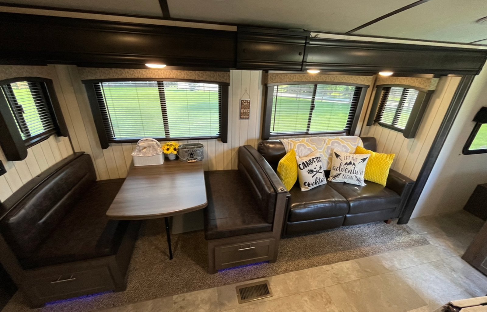 2018 CrossRoads RV Sunset Trail Super Lite SS289QB