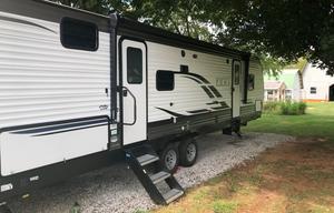 Great family camper with room