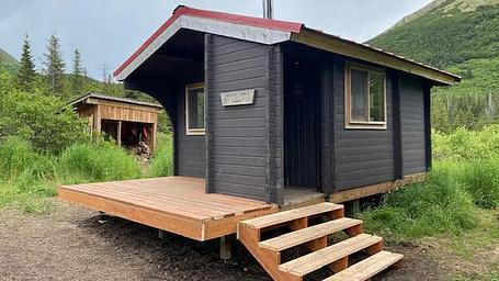 Crescent Saddle Cabin