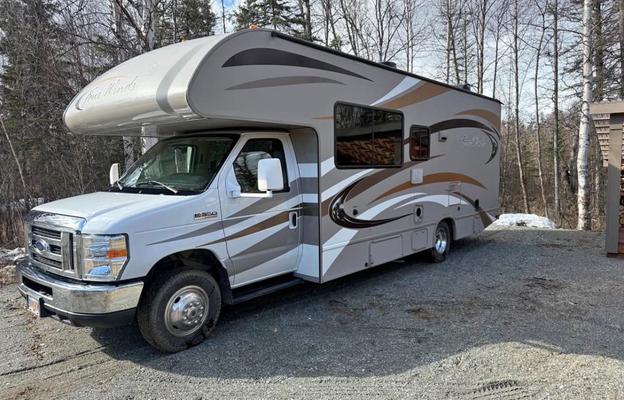 Alaska Adventure RV | Sleeps 6 | Easy Drive