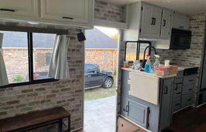 2001 Winnebago Adventurer 35Z RV rental photo 14