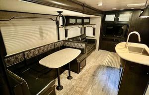 3 slides, Sleeps 10, 2 bedroom, Outdoor kitchen