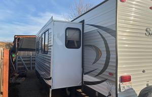 2015 Salem 26TBUD RV rental photo 6