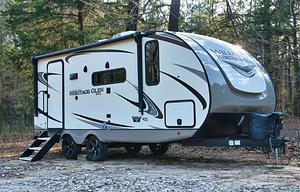 East Texas Getaway / E Z Tow Perfect for 2 or 3
