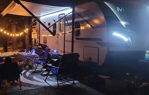 Clean & Spacious Bunkhouse Camper w/ Delivery
