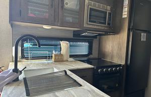 2021 Salem Cruise Lite 282QBXL RV rental photo 4