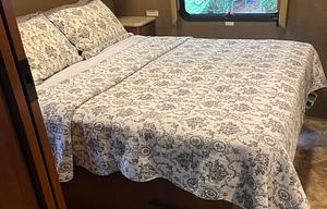2016 Thor Motor Coach ACE 29.3 RV rental photo 6