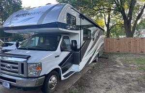Spacious and Comfortable Class C Motorhome!