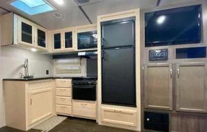 2019 Winnebago Industries Towables Minnie Plus 27BHSS RV rental photo 10